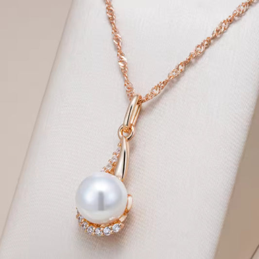 Elegant Women's Perl Necklace